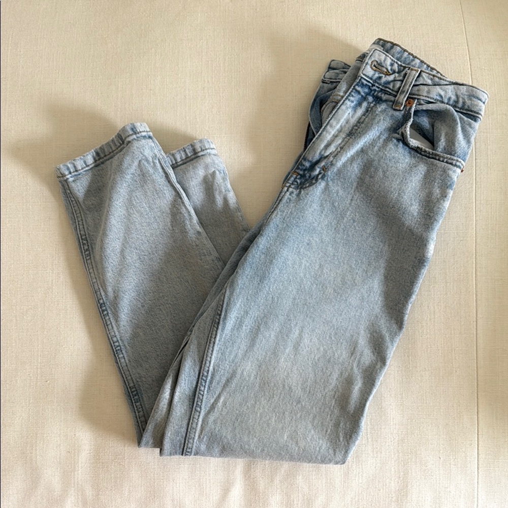 Light wash mom jeans